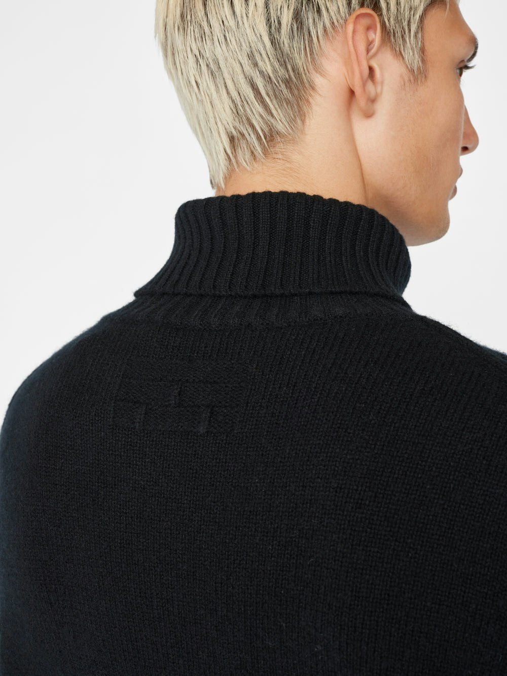 turtleneck full body view alt:size